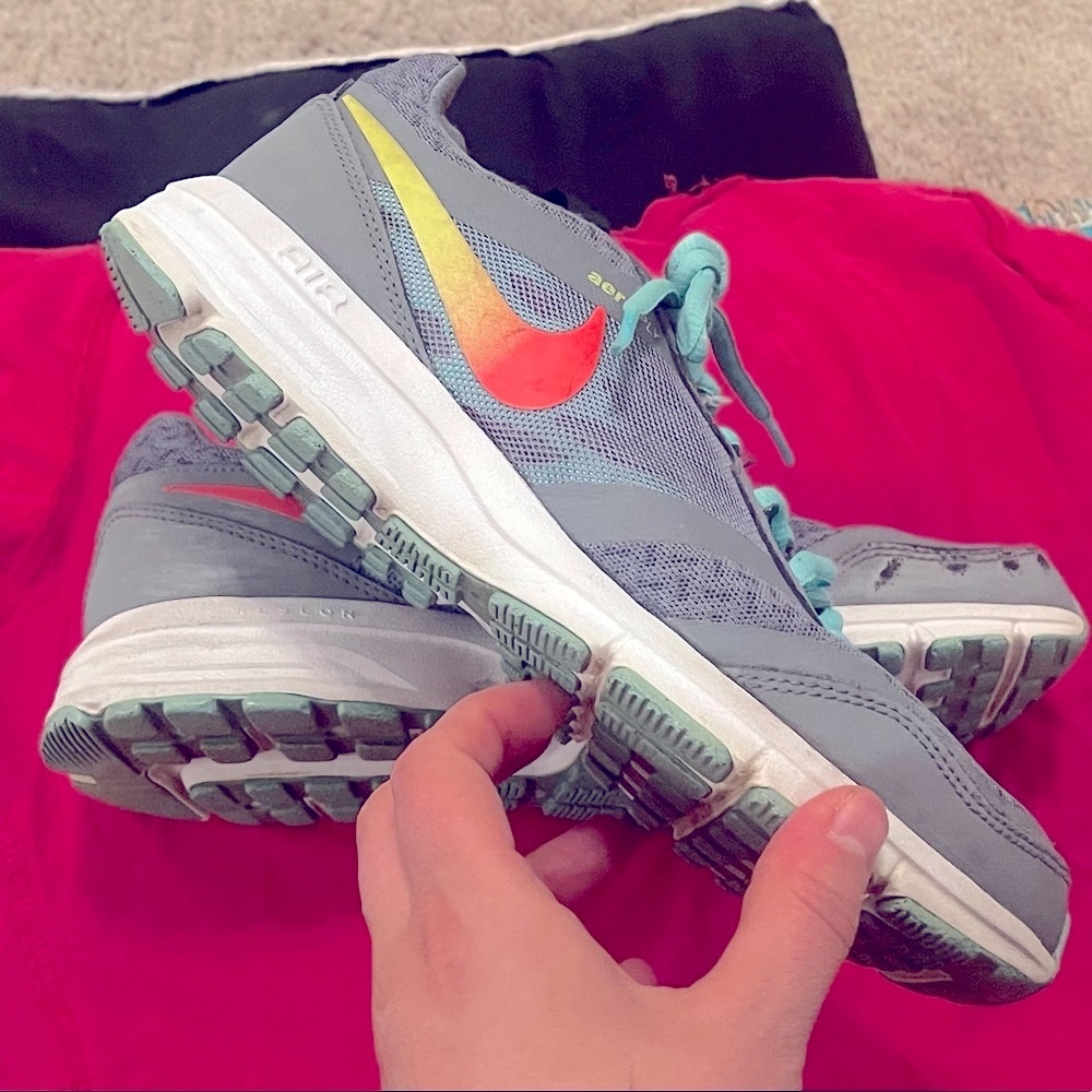Nike women Air Relentless 4 684042-004 grey running shoes sneakers size 8 no box